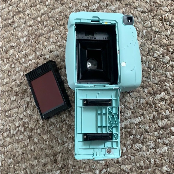 Fuijifilm polaroid camera - Picture 3 of 3